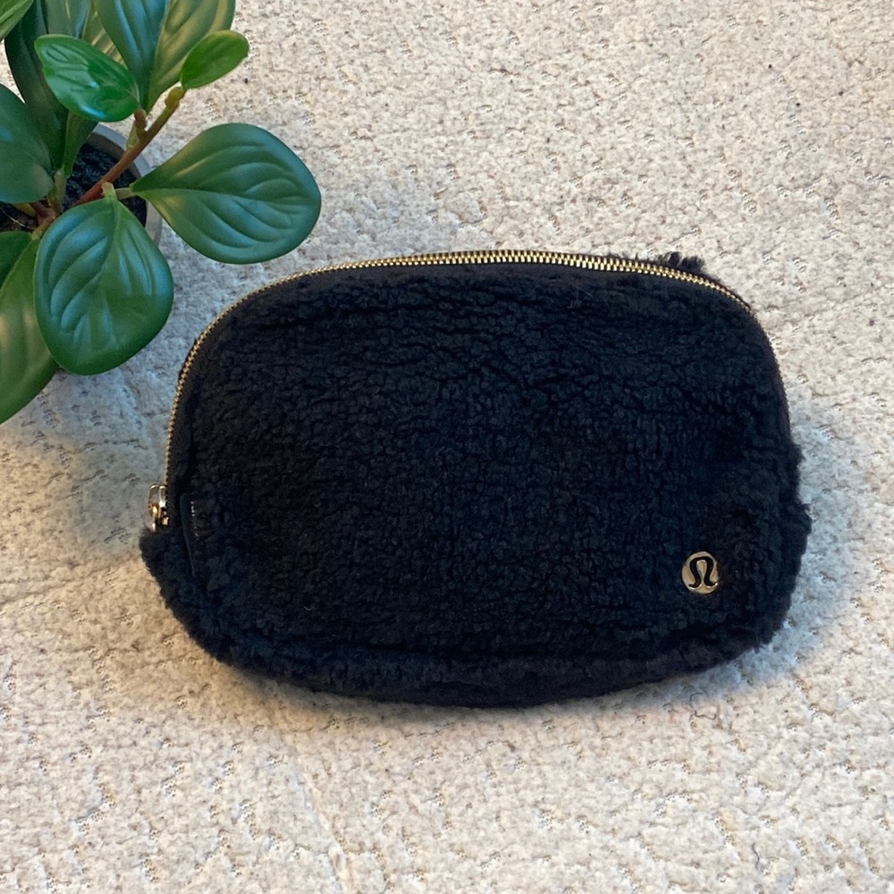 Everywhere Fleece Belt bag